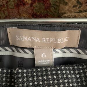 Banana Republic Gray and white Patterned pants